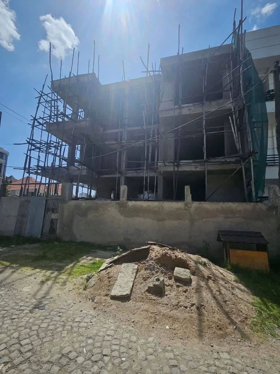 Town House in Ayat